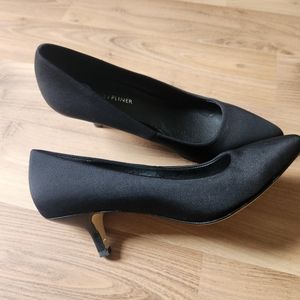Black classic mini heel, size 6 1/2